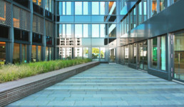 STrauma Landschaftsarchitektur Berlin landscape architects Mercedes Benz Berlin Innenhof
