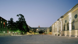 STrauma Landschaftsarchitektur Berlin landscape architects Marstallplatz München bei Nacht erleuchtet Zentralperspektive