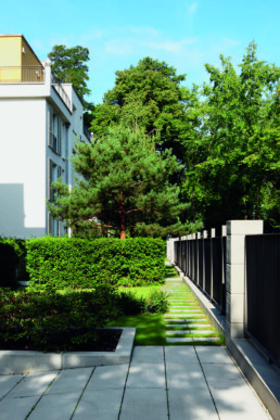 STrauma Landschaftsarchitektur Berlin landscape architects Brahmsstrasse Berlin Wege und Hecken