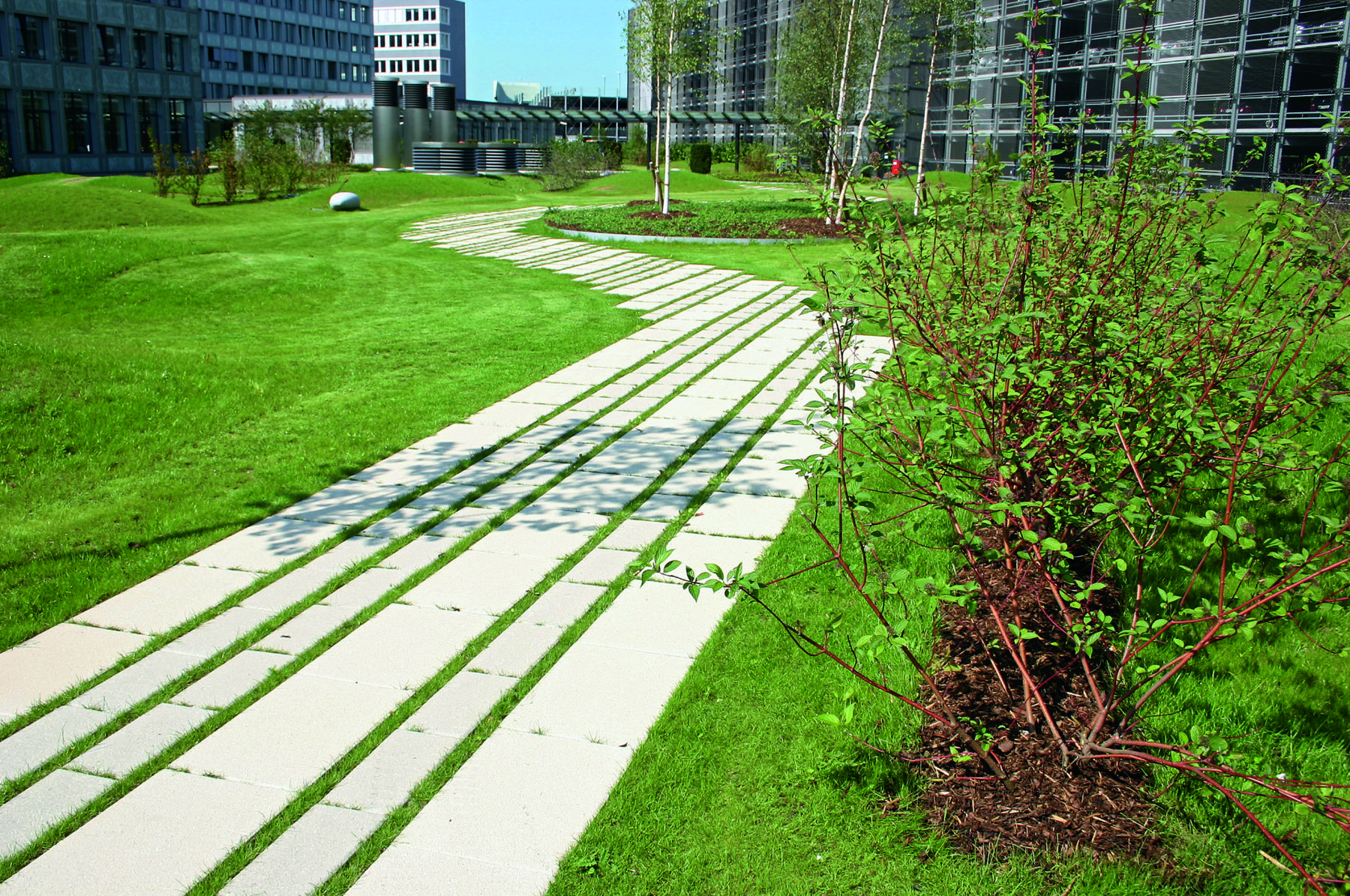 STrauma Landschaftsarchitektur Berlin landscape architects C&A Zentrale Düsseldorf Wege Rasen und Hecken