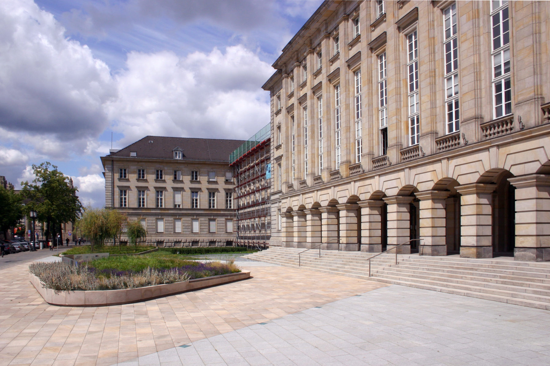 STrauma Landschaftsarchitektur Berlin landscape architects Ernst Reuter Haus Eingang
