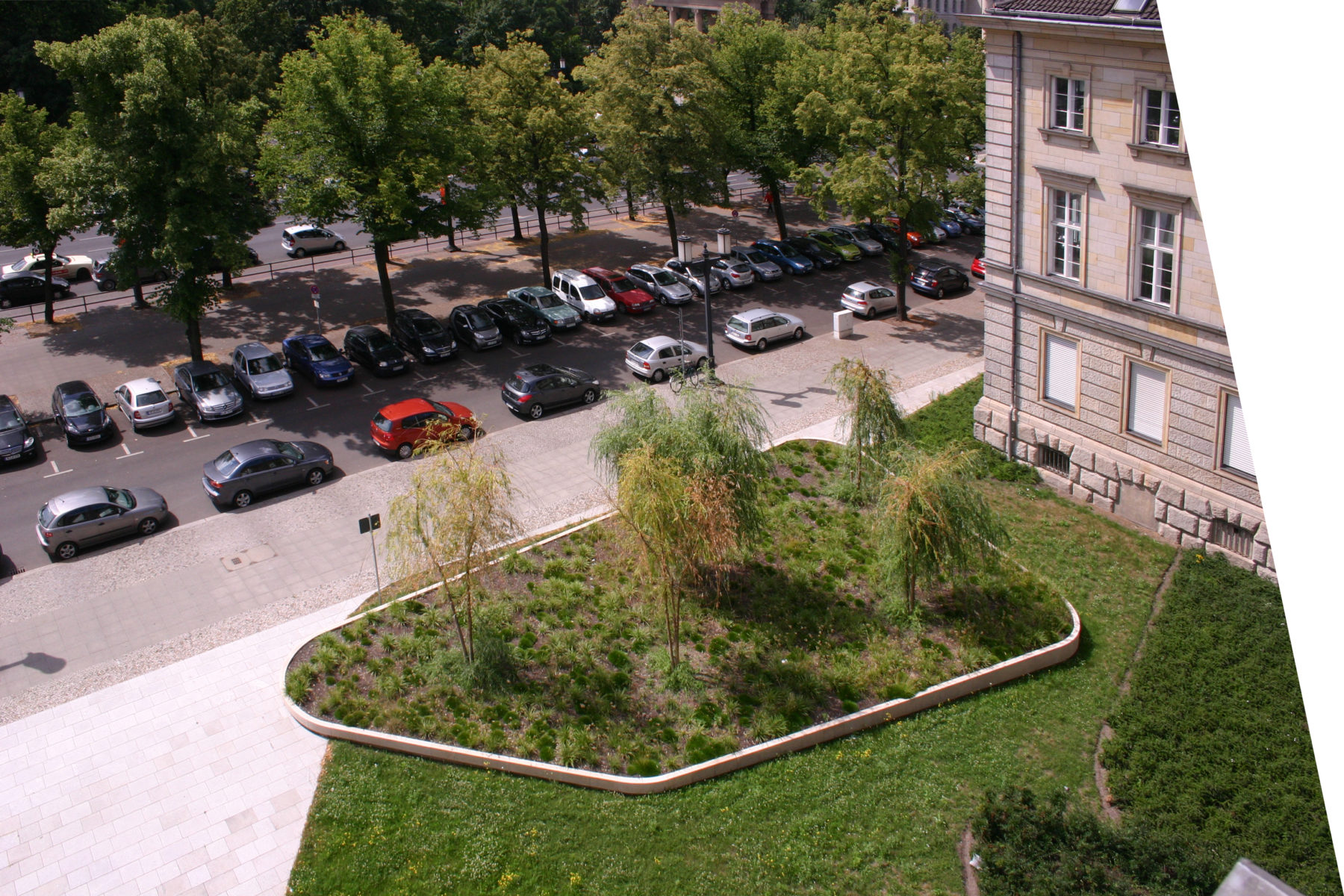 STrauma Landschaftsarchitektur Berlin landscape architects Ernst Reuter Haus Berlin Park Gartenelement
