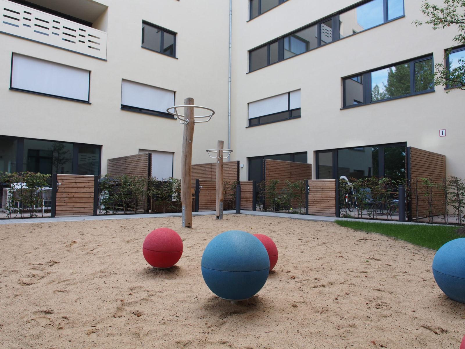 STrauma Landschaftsarchitektur Berlin landscape architects Enckestraße Berlin Spielplatz Privatgarten Vorplatz