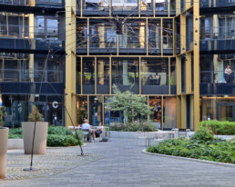 the shelf hellofresh prinzenstrasse hofgestaltung büro gewerbe berlin st raum a landschaftsarchitektur kadawittfeld