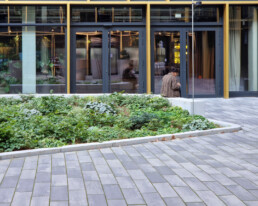 the shelf hellofresh prinzenstrasse hofgestaltung büro gewerbe berlin st raum a landschaftsarchitektur kadawittfeld