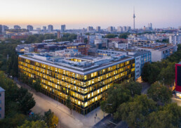 the shelf hofgestaltung büro gewerbe berlin st raum a landschaftsarchitektur kadawittfeld