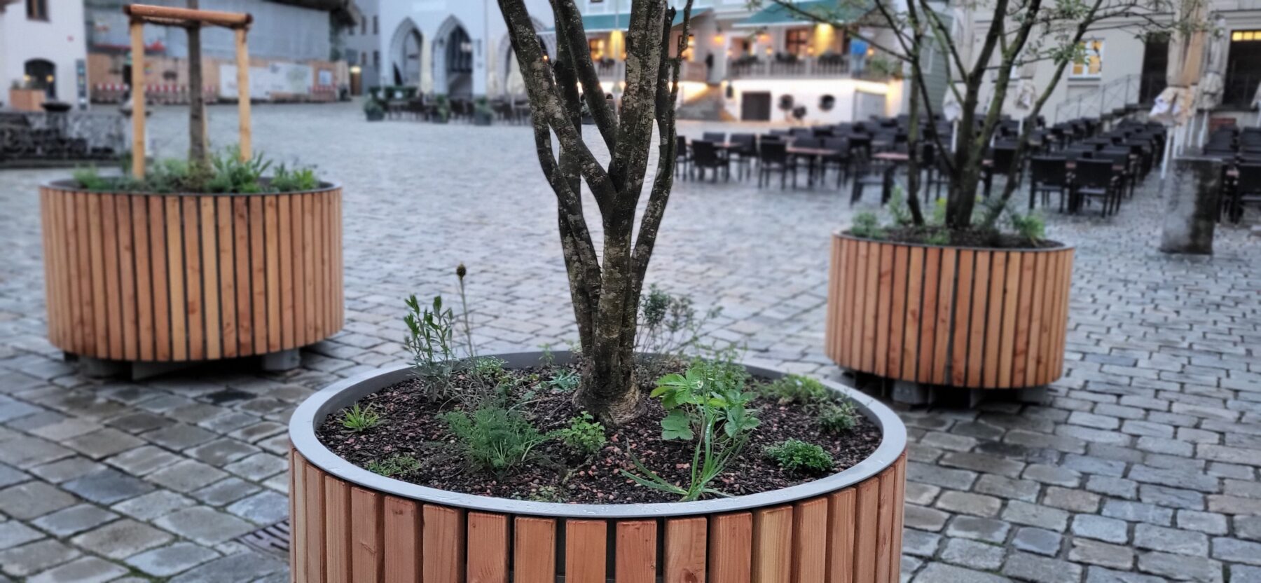 freising marienplatz st raum a landschaftsarchitektur platzgestaltung zentrum baumkübel